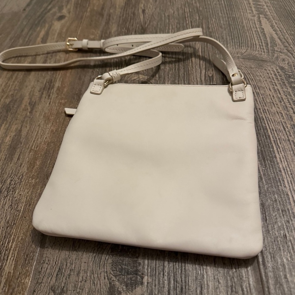 Dooney & Bourke Cream Triple Zip Leather Crossbody Bag NWOT - Picture 6 of 10